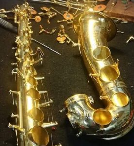 saxofon reparado